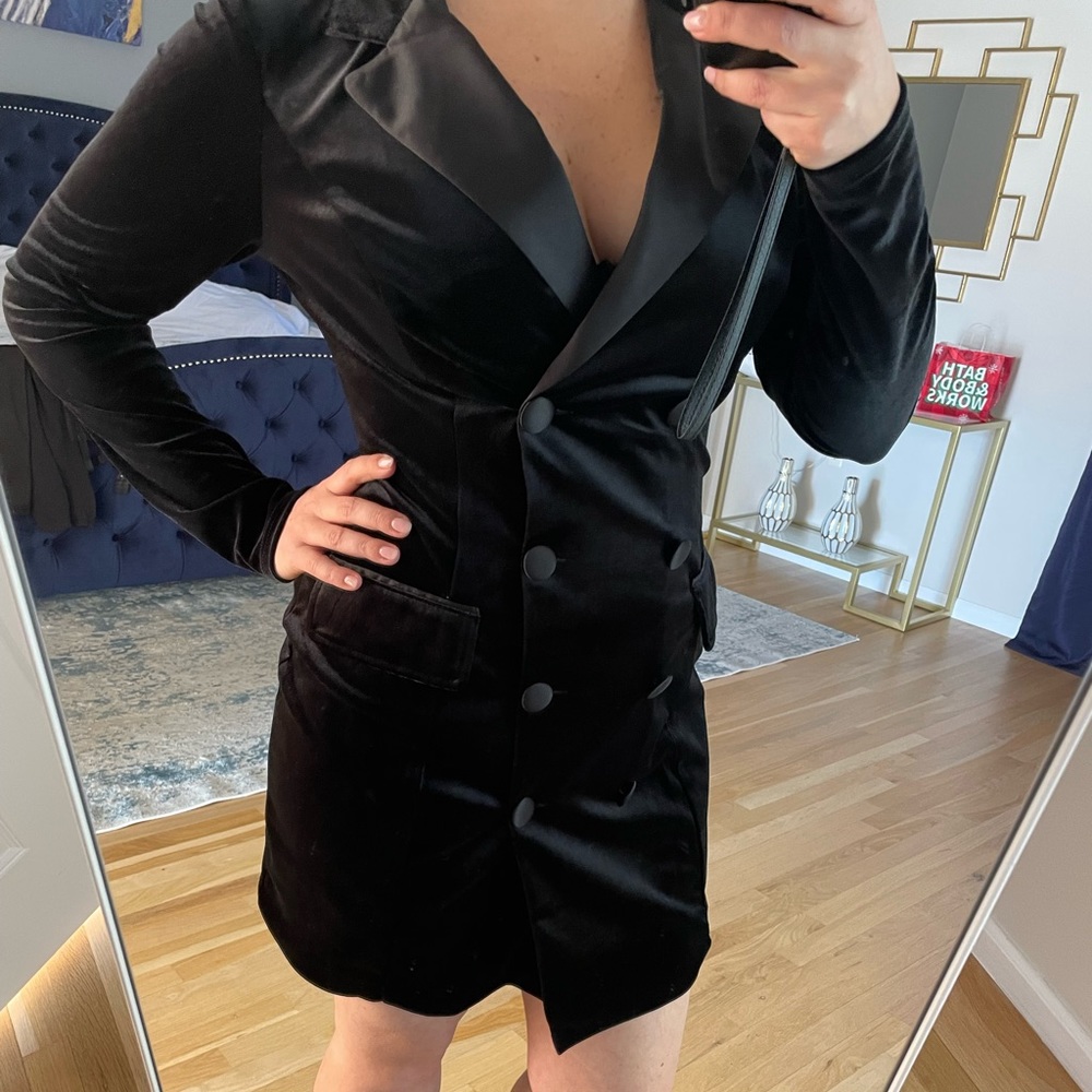 Black velvet dress 🖤